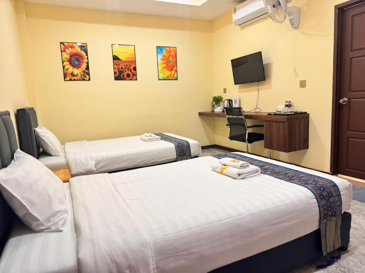 Yula Hotel Thatluang เวียงจันทน์ ภายนอก รูปภาพ